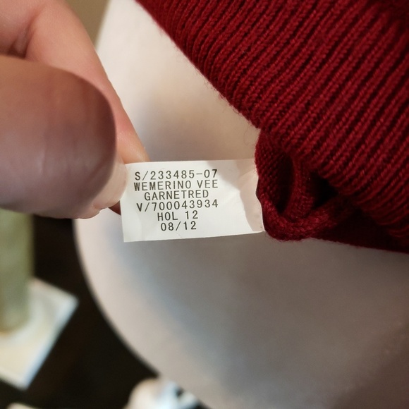 Red Banana Republic v-neck merino wool sweater - Picture 5 of 7